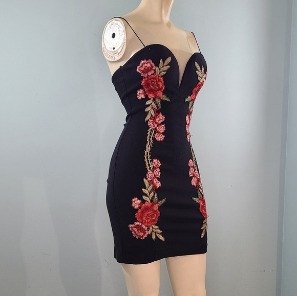Luxxel LBD with Embroidered Floral Appliqué, S - Picture 3 of 10